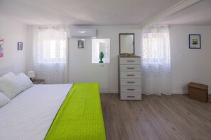 Iron/ironing board, free WiFi, bed sheets - Maniace Homes - Angelica by Ortigia Apartments (Syracuse)