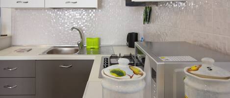 Fridge, microwave, oven, stovetop