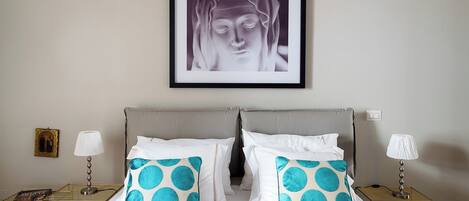 Iron/ironing board, free WiFi, bed sheets