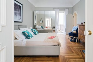 Iron/ironing board, free WiFi, bed sheets - Duomo Sea View Suite by Ortigia Apartments (Syracuse)