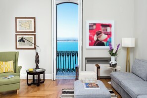 TV - Duomo Sea View Suite by Ortigia Apartments (Syracuse)