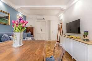 Apartment (2 Bedrooms) | Wohnbereich
