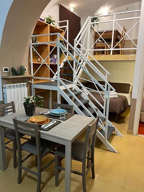 Appartement Duplex | Cuisine privée | Micro-ondes, machine à expresso, bouilloire électrique