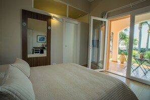Iron/ironing board, free WiFi, bed sheets - Temenos Villa by Ortigia Apartments (Syracuse)