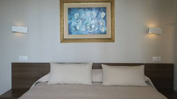 BĂŒgeleisen/BĂŒgelbrett, kostenloses WLAN, BettwĂ€sche