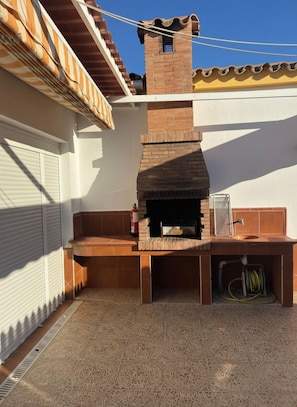 BBQ/picnic Area - Amplio apartamento con jacuzzi y terraza (Vejer de la Frontera)