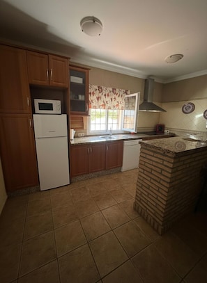 Deluxe Apartment, Garden View | Private kitchen - Amplio apartamento con jacuzzi y terraza (Vejer de la Frontera)