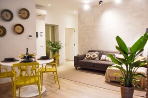 Dining - Balcony in Giudecca by Ortigia Apartments (Syracuse)