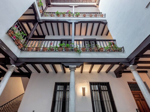 Apartamentos Alhambra Granada 3000