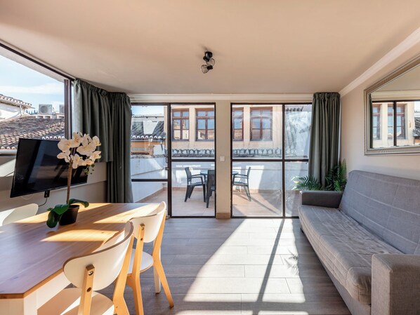 Basic Studio | Living area - Apartamentos Alhambra Granada 3000 (Granada)