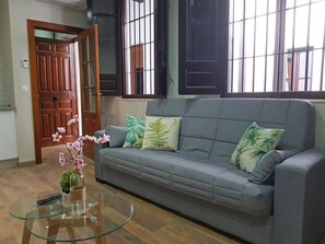 Living area - Apartamentos Alhambra Granada 3000 (Granada)