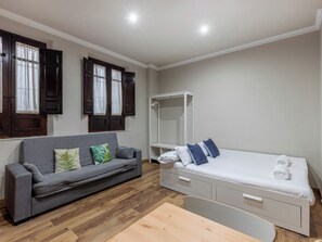 Basic Studio | Free WiFi - Apartamentos Alhambra Granada 3000 (Granada)