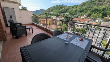 Apartment, Mountain View | Premium bedding, down comforters, iron/ironing board, cribs/infant beds