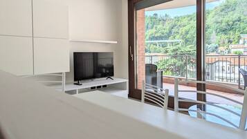 Apartment, Mountain View | Premium bedding, down comforters, iron/ironing board, cribs/infant beds