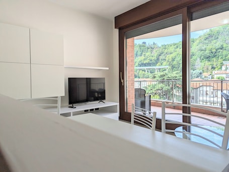 Apartment, Mountain View | Premium bedding, down comforters, iron/ironing board, cribs/infant beds