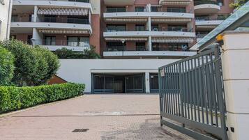 Apartment, Mountain View | Premium bedding, down comforters, iron/ironing board, cribs/infant beds