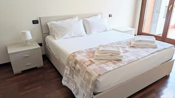 Apartment, Mountain View | Premium bedding, down comforters, iron/ironing board, cribs/infant beds