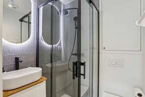 Hair dryer, towels - Lavie Maison : Studio Batignolles & Montmartre (Paris)