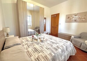 Iron/ironing board, free WiFi, bed sheets - Rock Garden Villa by Ortigia Apartments (Isola)