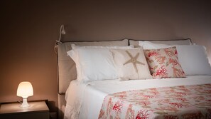 Iron/ironing board, free WiFi, bed sheets - Villa Elena by Ortigia Apartments (Isola)