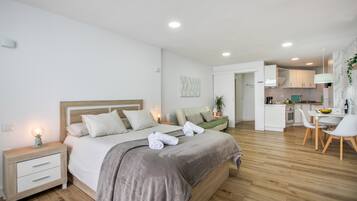 Iron/ironing board, WiFi, bed sheets