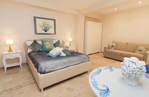 Free WiFi, bed sheets - Marina Homes Standard 1 by Ortigia Apartments (Syracuse)