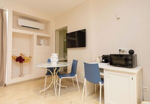 Dining - Marina Homes Standard 2 by Ortigia Apartments (Syracuse)