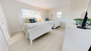 2 bedrooms, iron/ironing board, free WiFi, bed sheets - Crescent Arms Vacation Rentals Villa 12 Siesta Key Florida DISCOUNTS APRIL (Sarasota)