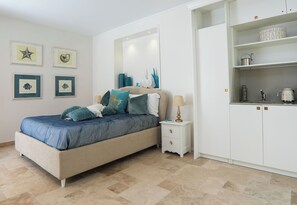 Free WiFi, bed sheets - Marina Homes Deluxe 1 by Ortigia Apartments (Syracuse)