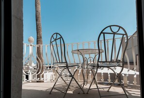 Outdoor dining - Marina Homes Deluxe 2 by Ortigia Apartments (Syracuse)