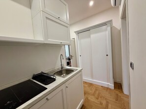 Fridge, oven, stovetop, coffee/tea maker - SeaChilly House by Ortigiaapartments (Syracuse)