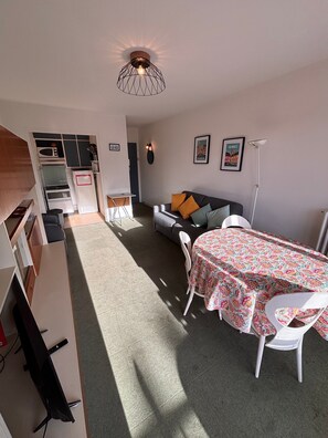 TV - Ti Hou – 1-Bedroom Apartment 600 m from the Beach – Lajarrige (LA BAULE ESCOUBLAC)