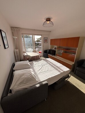 Iron/ironing board - Ti Hou – 1-Bedroom Apartment 600 m from the Beach – Lajarrige (LA BAULE ESCOUBLAC)