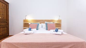 Bügeleisen/Bügelbrett, kostenloses WLAN, Bettwäsche