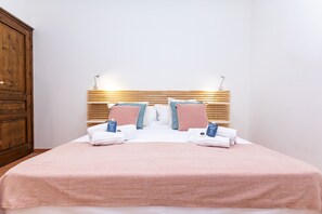 Bügeleisen/Bügelbrett, kostenloses WLAN, Bettwäsche