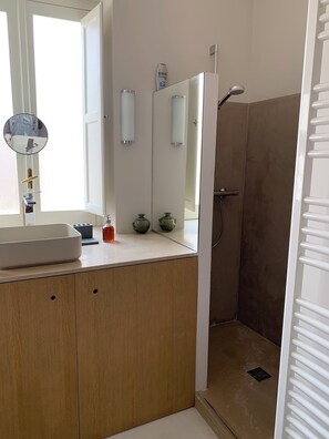 Shower, hair dryer, towels - Terrazza Cavalieri di Malta by Ortigiapartments (Syracuse)