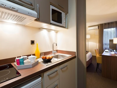 1-bedroom Apartment Near Geneva