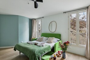 1 bedroom, iron/ironing board, travel cot, WiFi - Lavie Maison : Studio Close to Montmartre (Paris)