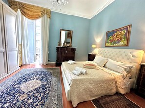 Iron/ironing board, free WiFi - La Casa di Aretusa - Three Bedroom Apartment, Sleeps 5 (Syracuse)