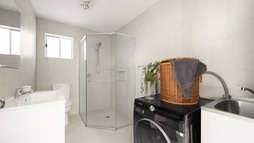 Apartment | Bathroom