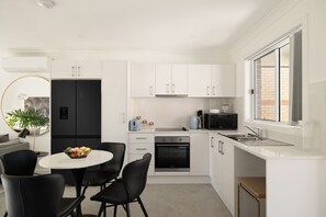 Apartment | Private kitchen - Beachside 2-bed Home in Brighton-le-sand (Sydney)
