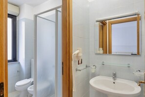 淋浴設備、坐浴桶、提供毛巾