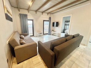 Basic Apartment | Living area | TV - Apartamentos Realejo Granada Centro 3000 (Granada)