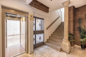 Reception - Apartamentos Realejo Granada Centro 3000 (Granada)