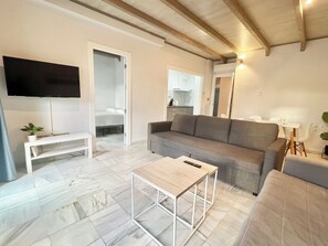 基础公寓 | 起居区