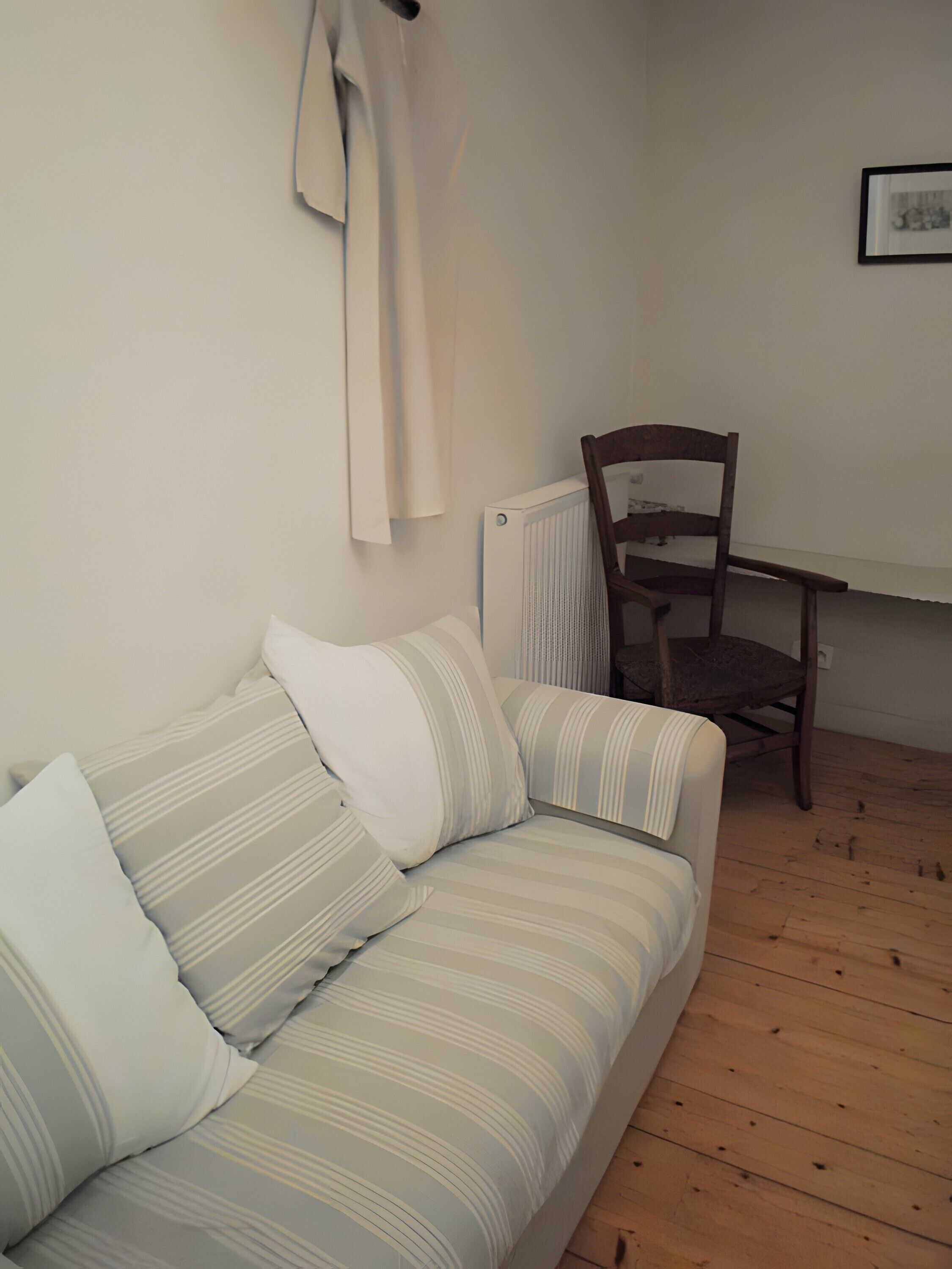 TV, lareira, DVD player, mesa de pingue-pongue