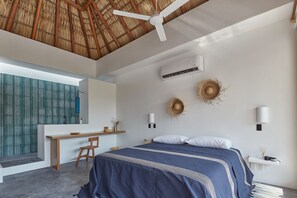 Superior Double Room, Balcony, Pool View | Individually decorated, individually furnished, blackout drapes - Casa Ohma La Punta (Santa María Colotepec)