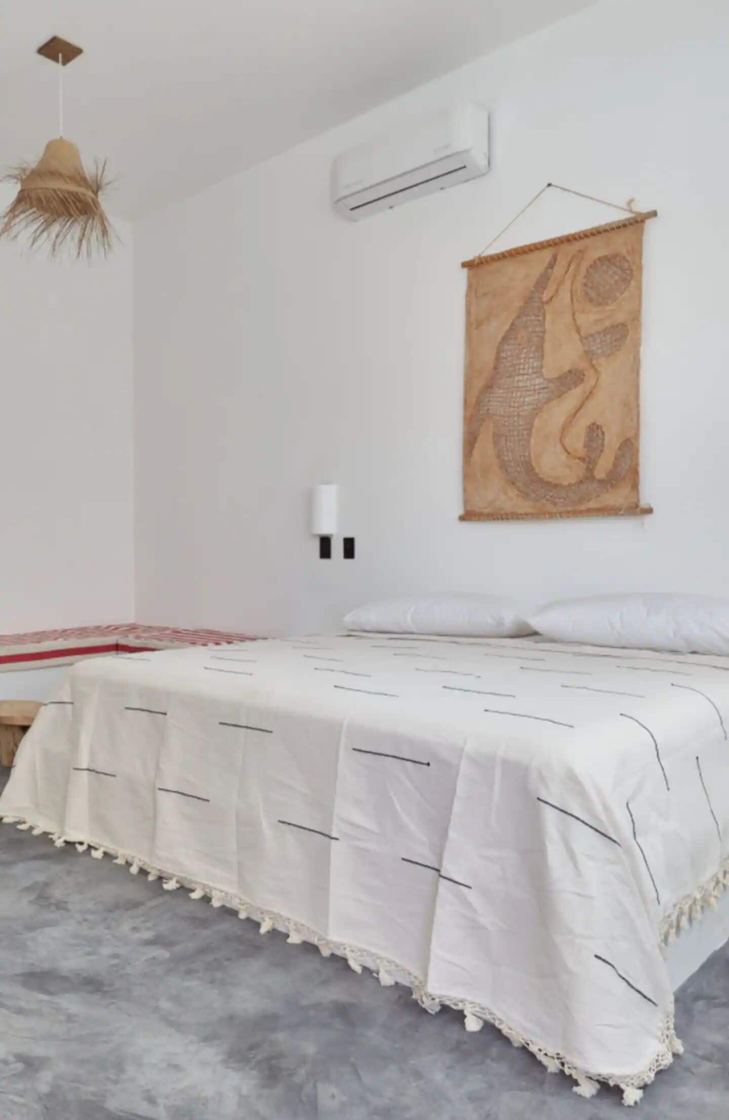 Habitación doble Confort, vista a la alberca | Cortinas blackout, tabla de planchar con plancha y wifi gratis 