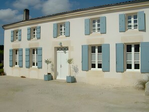 Exterior - Holiday Home “La Longère Claudine” with Shared Pool, Terrace & Wi-Fi (Fontenet)