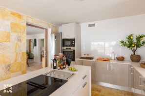 Fridge, microwave, oven, dishwasher - Villa ONA MAR by Abahana Villas (Teulada)